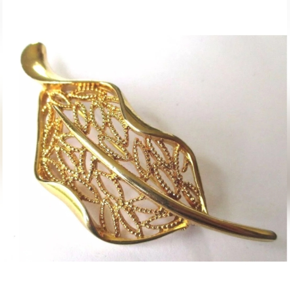 Gold Leaf brooche vintage